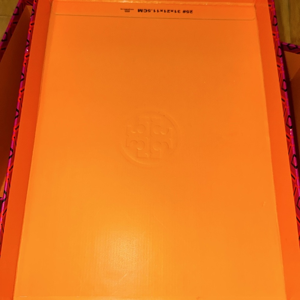 Tory Burch Shoebox - Picture 3 of 4